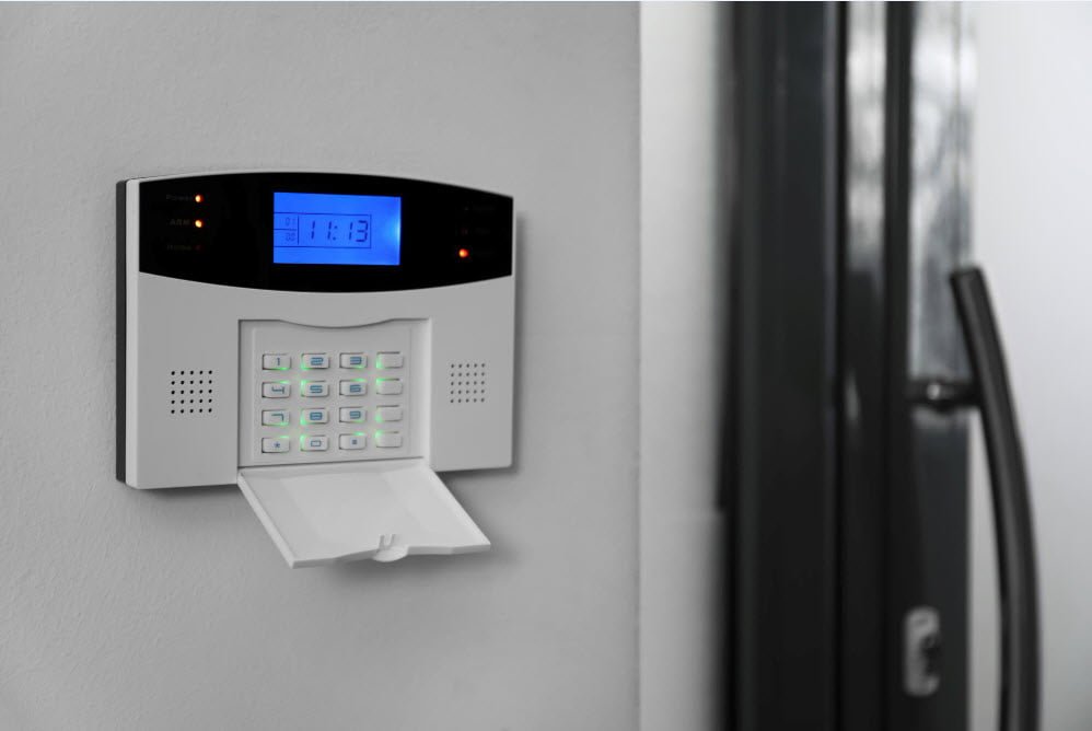 What’s The Difference Between A Traditional Alarm System And A Smart Security System?